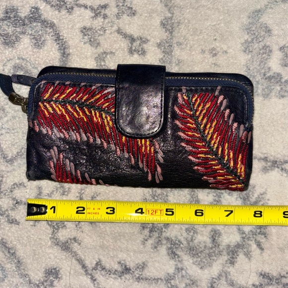 Vintage Fossil Womens Embroidered Leather Bi-Fold Wallet With Zipper. - Picture 8 of 8